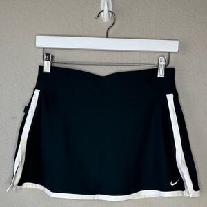 Nike‎ Dri Fit Black with White Trim 13" Tennis Pickleball Skort Size Small